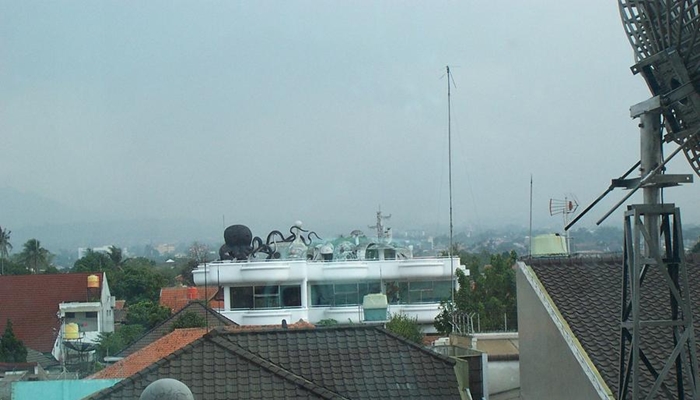 Gereja Setan Bandung [image source]