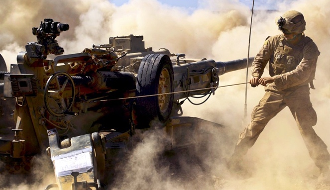 Latihan memakai Howitzer [Image Source]