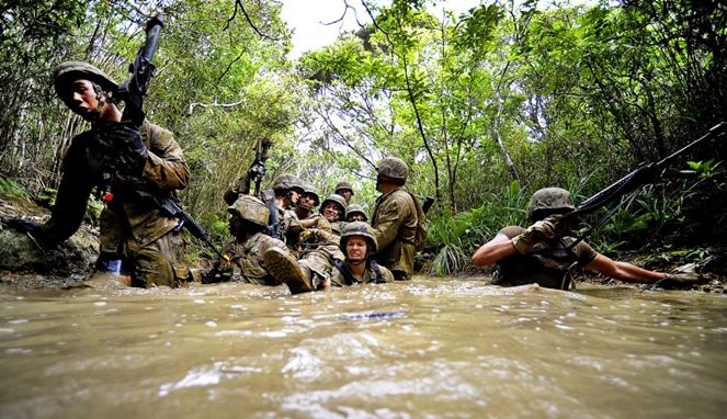Latihan survival ala tentara Amerika [Image Source]