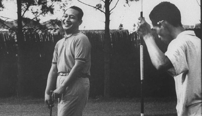 Presiden Soeharto main golf [Image Source]
