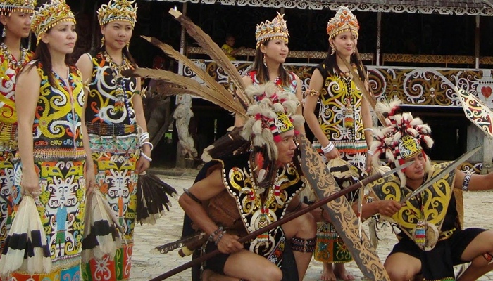 Suku Dayak [image source]