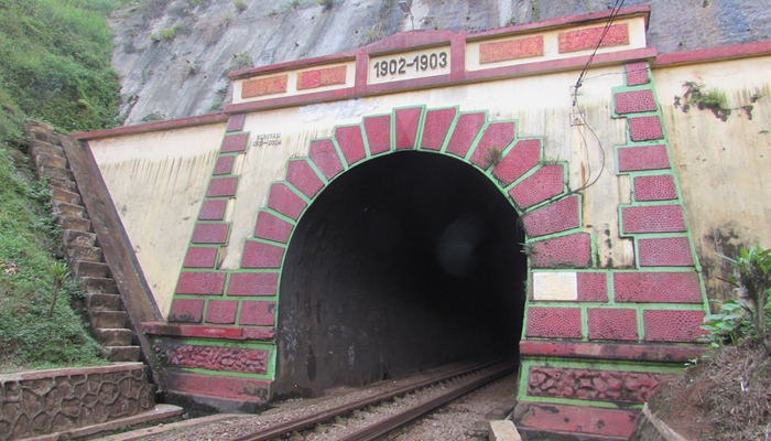 Terowongan Sasaksaat [image source]