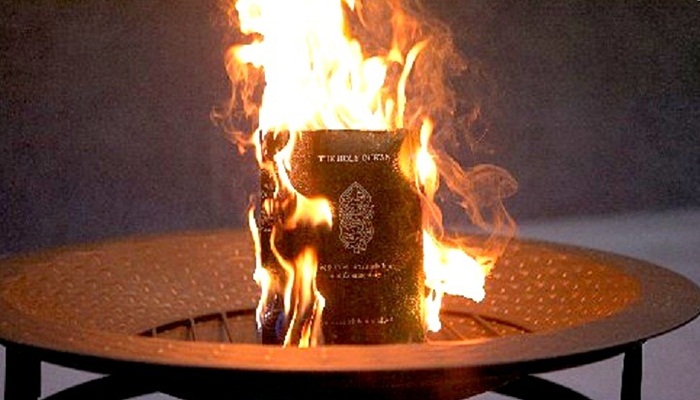 Al Quran terbakar [image source]