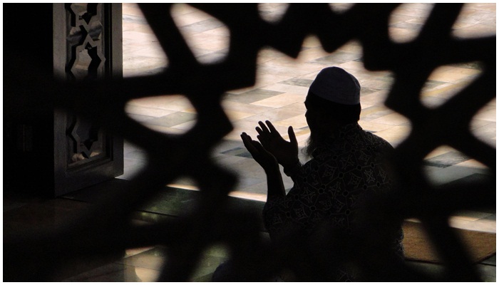 Berdoa [image source]