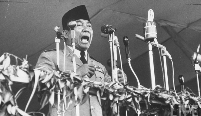  Presiden Soekarno melakukan pidato ganyang Malaysia [Image Source]