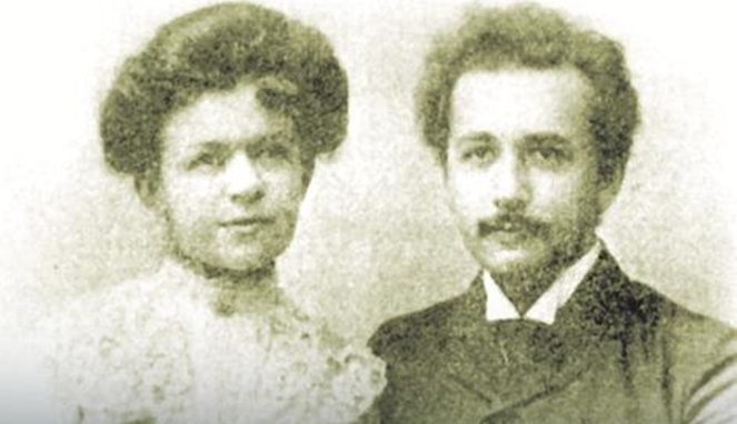 Einstein dan Elsa [Image Source]
