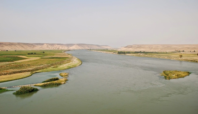 Sungai Eufrat hari ini [Image Source]