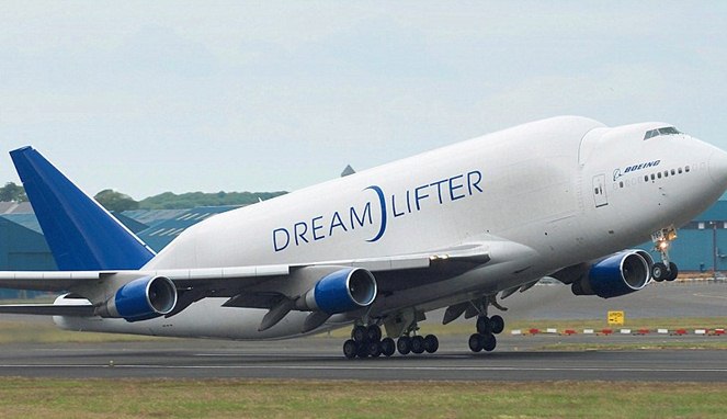 Boeing Dreamlifter [Image Source]