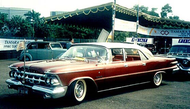 Chrysler Imperial [Image Source]