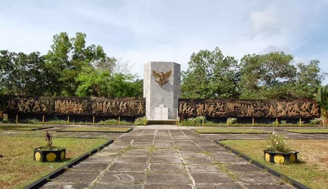 Monumen untuk memperingati tragedi Mandor [Image Source]