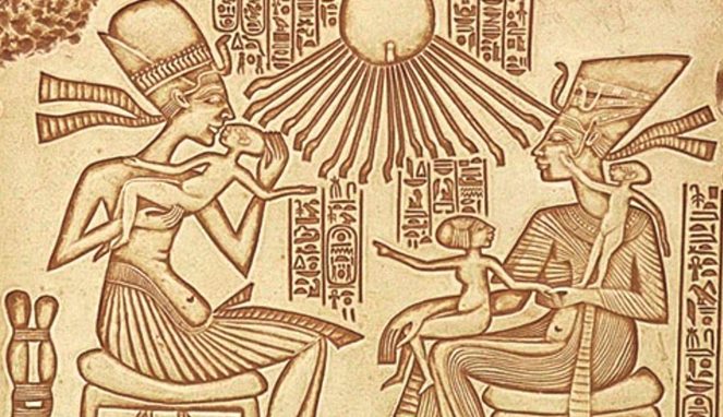 Akhenaten dan Nefertiti [Image Source]