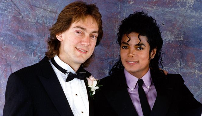 John Branca dan Michael Jackson [Image Source]