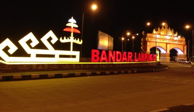 Lampung sepi saat malam [Image Source]