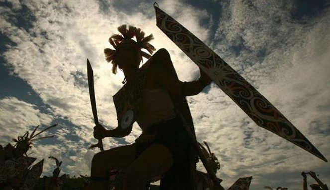 Mandau simbol perjuangan suku Dayak [Image Source]