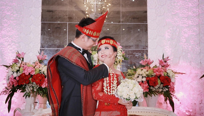  Pernikahan adat Batak [image source]