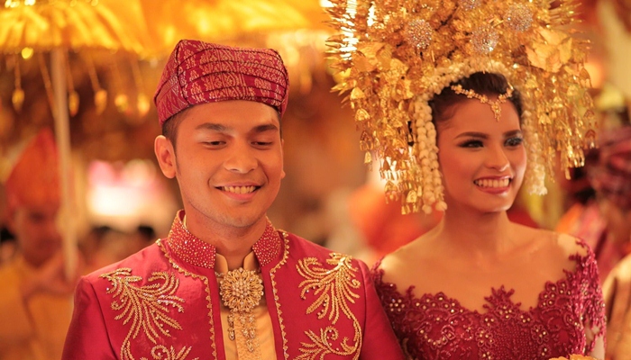 Pernikahan adat Minangkabau [image source]