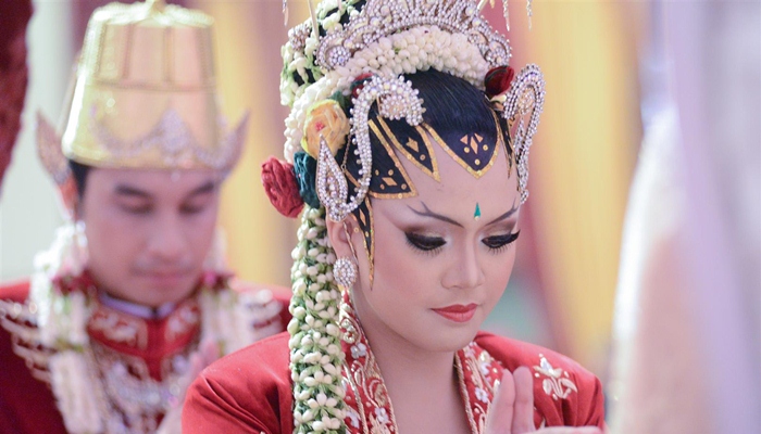 Pernikahan adat Jawa [image source]