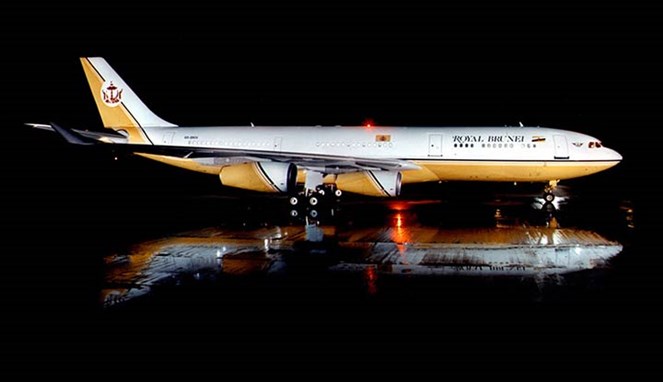 Pesawat emas sultan [Image Source]