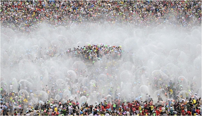 Festival air di Tiongkok [image source]