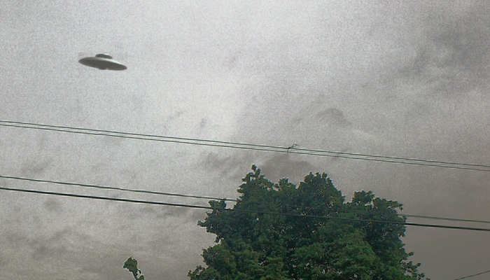 ilustrasi UFO Indonesia [image source]