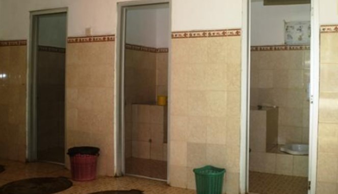 Ilustrasi toilet berdarah [Image Source]