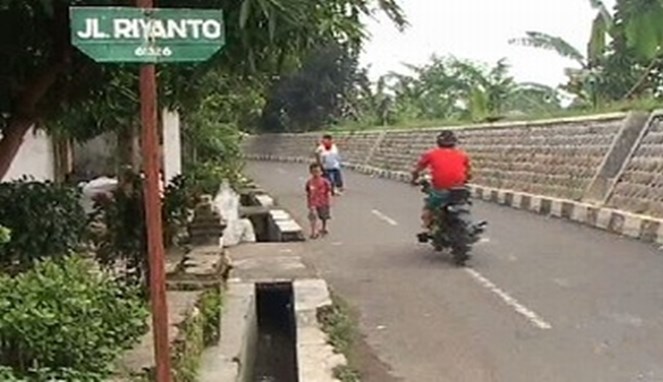 Jalan Riyanto di Mojokerto [Image Source]