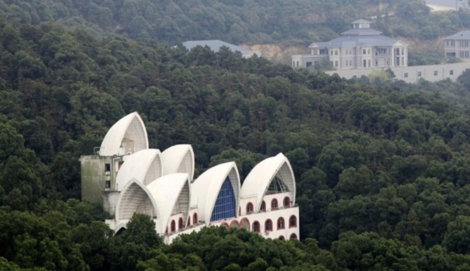 Opera House di Huaxi [Image Source]