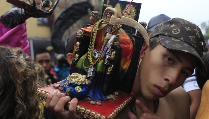Pengikut Santa Muerte bertambah [image source]