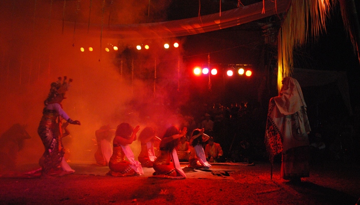 Pertunjukan Calonarang di Bali [image source]