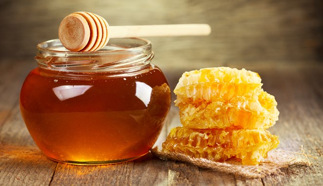 Scaphism menggunakan madu [Image Source]