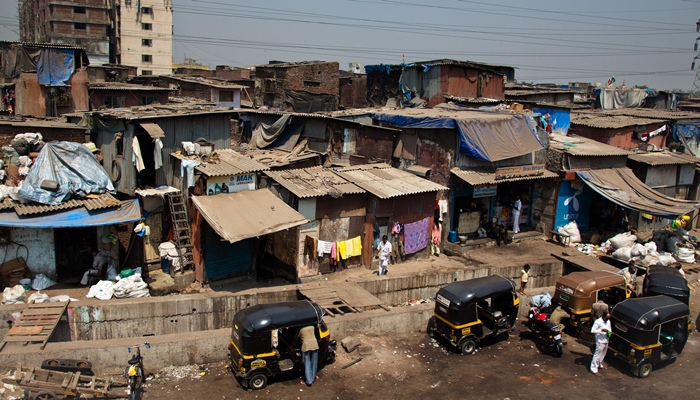kawasan kumuh di India [image source]