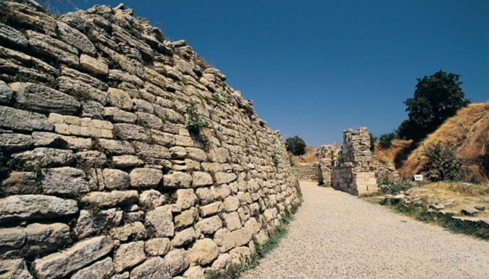 tembok Troy [image source]