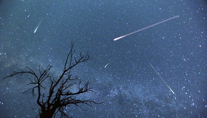 hujan meteor perseid [image source]