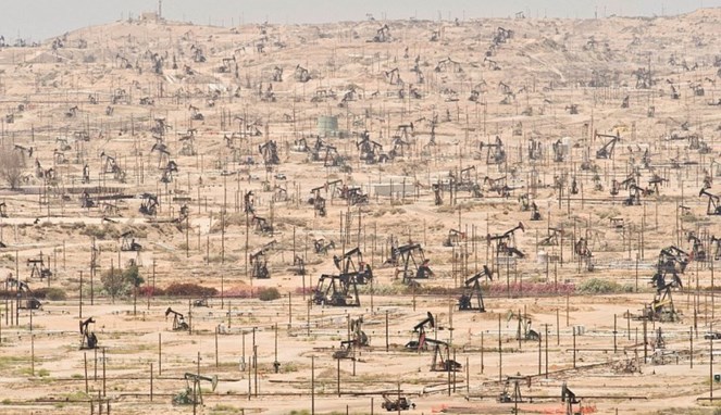 Kegiatan eksplorasi minyak yang masif [Image Source]