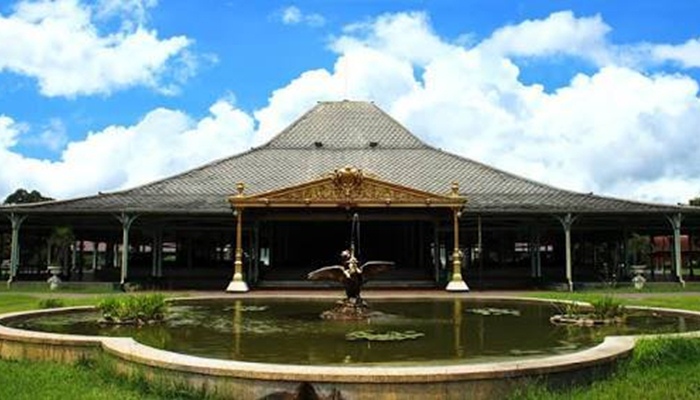 Istana Mangkunegaran [image source]