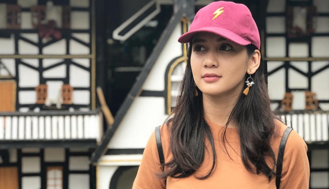 12 Foto Transformasi Dea Imut, Dulu Polos Kini Disebut Setara