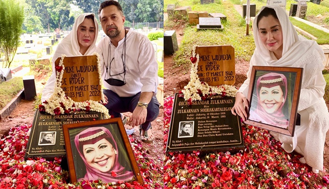 Nia Zulkarnaen dan suami di pemakaman sang ibu, Mieke Wijaya. [Sumber Gambar]