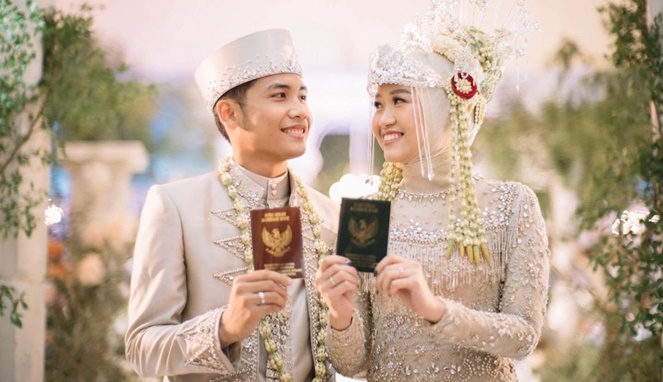 Bintang Emon dan Alca Octaviani resmi menikah pada Sabtu (24/7/2022). [Sumber Gambar]